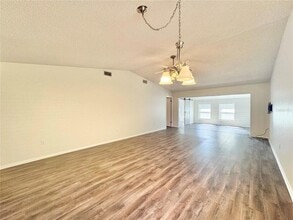 4004 Cypress Landing S in Winter Haven, FL - Foto de edificio - Building Photo