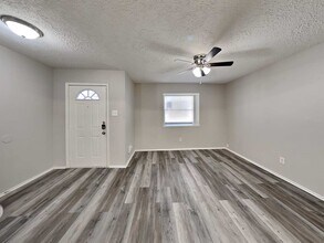 4126 Pocahontas Dr in Baytown, TX - Building Photo - Building Photo