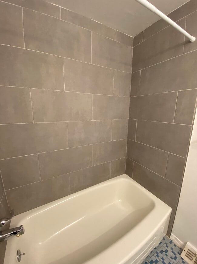 3590 Grant Ave, Unit Northeast Philadelphia in Philadelphia, PA - Foto de edificio - Building Photo