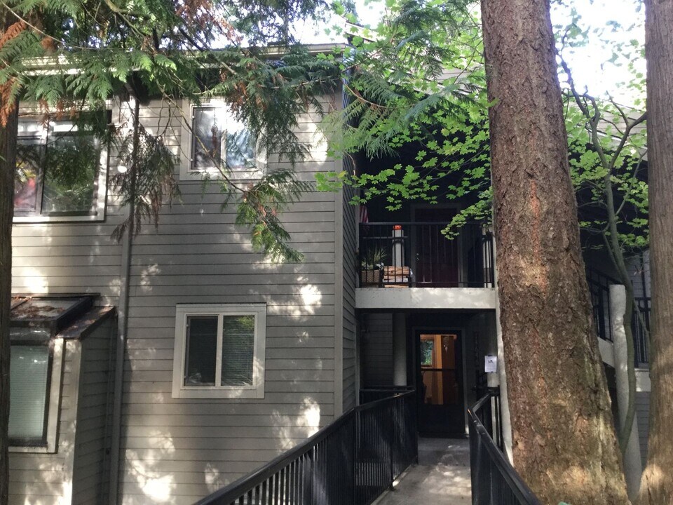 14644 NE 80th Pl in Redmond, WA - Building Photo