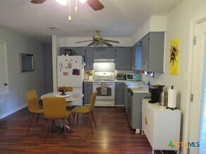 106 Huff St in Luling, TX - Building Photo - Building Photo