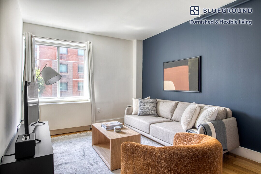 101 E 10th St-Unit -FL4-ID940 in New York, NY - Building Photo