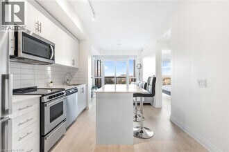 509 Dundas St W in Oakville, ON - Building Photo - Building Photo