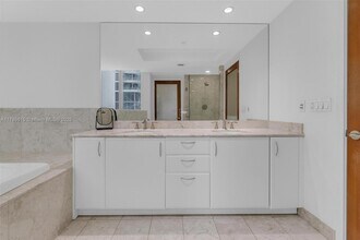 1331 Brickell Bay Dr, Unit 308 in Miami, FL - Building Photo - Building Photo