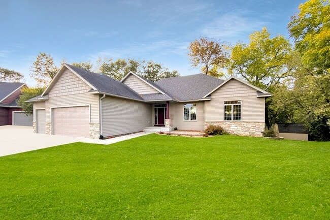 property at 71 N River Ct NE