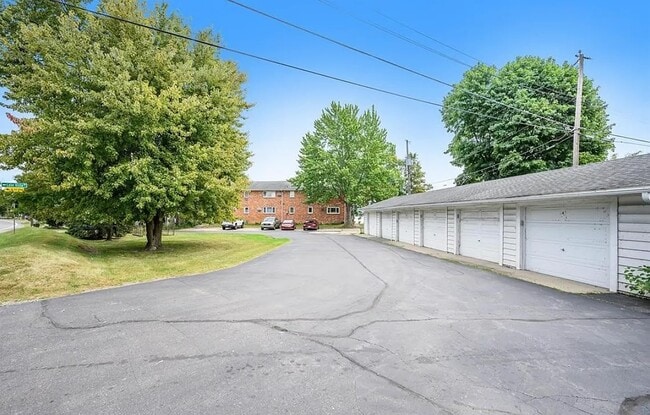 5375 Cooley Lake Rd, Unit 2 in Waterford, MI - Building Photo - Building Photo