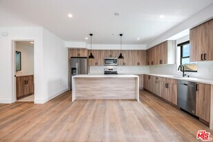 354 1/2 Newland St in Los Angeles, CA - Building Photo