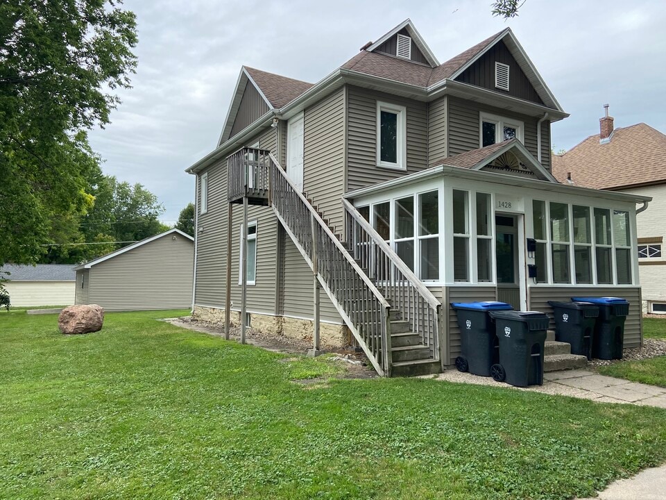 1428 N 4th St, Unit #1 in Mankato, MN - Foto de edificio