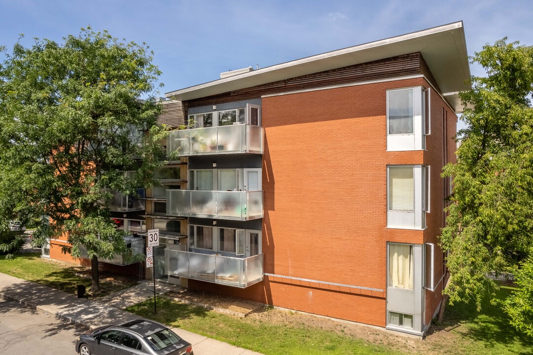 1621 Paxton Rue in Montréal, QC - Building Photo