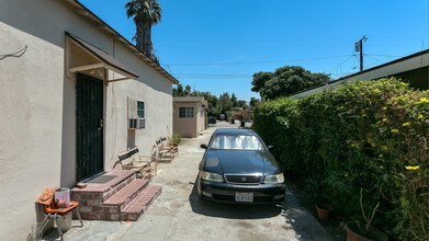 1426 Griffith St in San Fernando, CA - Foto de edificio - Building Photo