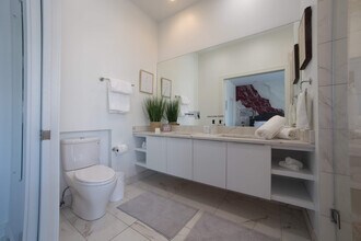 2048 W Chicago Ave in Chicago, IL - Building Photo - Building Photo