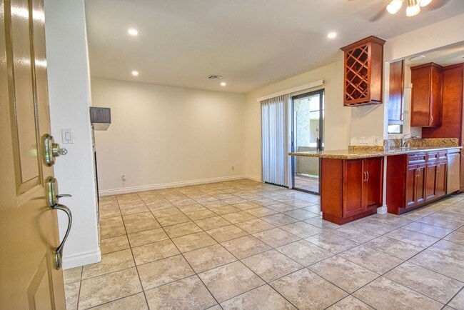 10373 Azuaga St in San Diego, CA - Building Photo - Building Photo