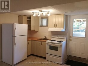 22 Miller Rd in Oakville, ON - Building Photo - Building Photo