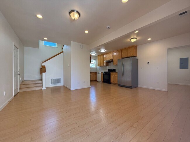 1241 Broadway in Alameda, CA - Foto de edificio - Building Photo
