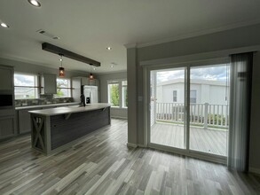 924 W Roseau Ave in Venice, FL - Building Photo - Building Photo