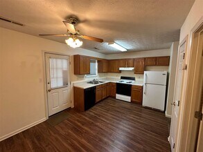 1302 Smallhouse Rd in Bowling Green, KY - Building Photo - Building Photo