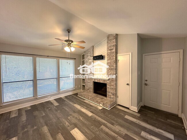 3839 Dry Creek Dr in Austin, TX - Building Photo - Building Photo