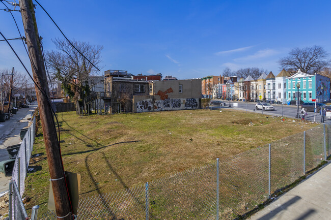 Barnett-Aden Apartments in Washington, DC - Foto de edificio - Building Photo