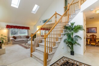 94 Hagerman Ct in Bridgewater, NJ - Foto de edificio - Building Photo