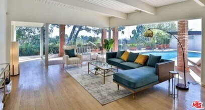 2042 Linda Flora Dr in Los Angeles, CA - Building Photo - Building Photo