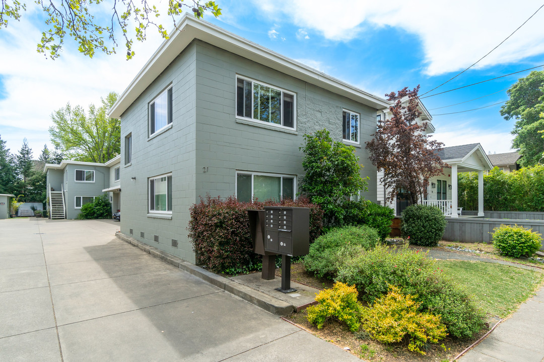 21 Belle Ave in San Anselmo, CA - Building Photo