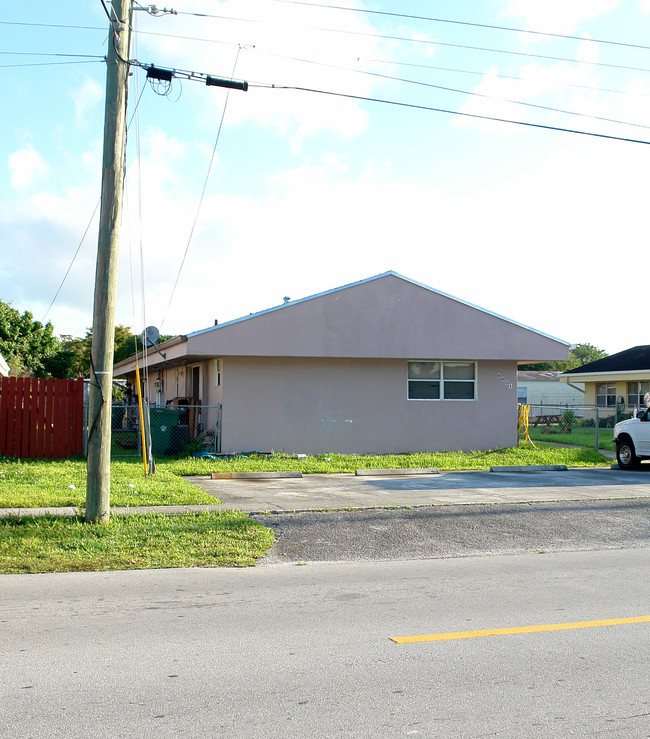 6041-6051 SW 36th Ct in Fort Lauderdale, FL - Building Photo - Building Photo