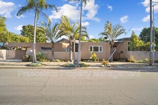 929 Olive Ave in Coronado, CA - Building Photo