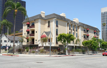 Windsor East in Los Angeles, CA - Building Photo - Building Photo