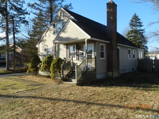 10 Poplar St in Windsor Locks, CT - Building Photo - Building Photo