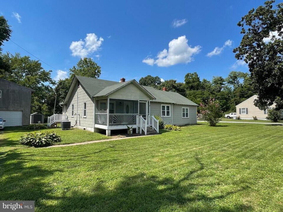 6062 Potomac Dr in King George, VA - Building Photo