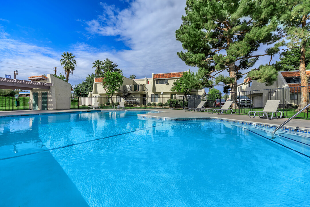 Brookside Park Apartments in Redlands, CA - Foto de edificio