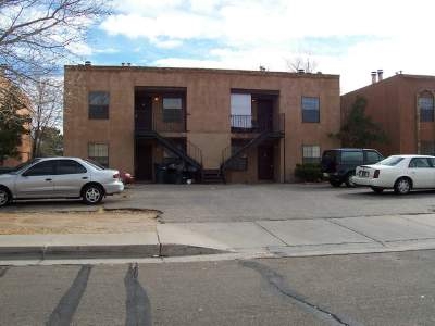 1040 Meadowlark Ct SE in Rio Rancho, NM - Building Photo