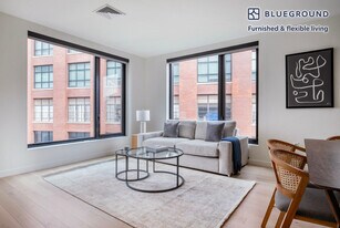 35 W 2nd St in Boston, MA - Building Photo