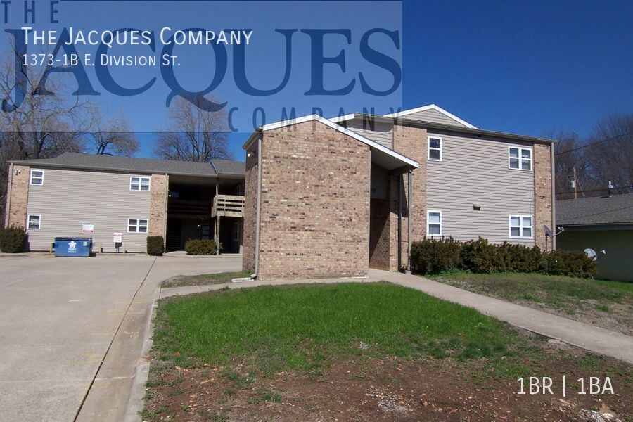 1 E Division St in Springfield, MO - Building Photo