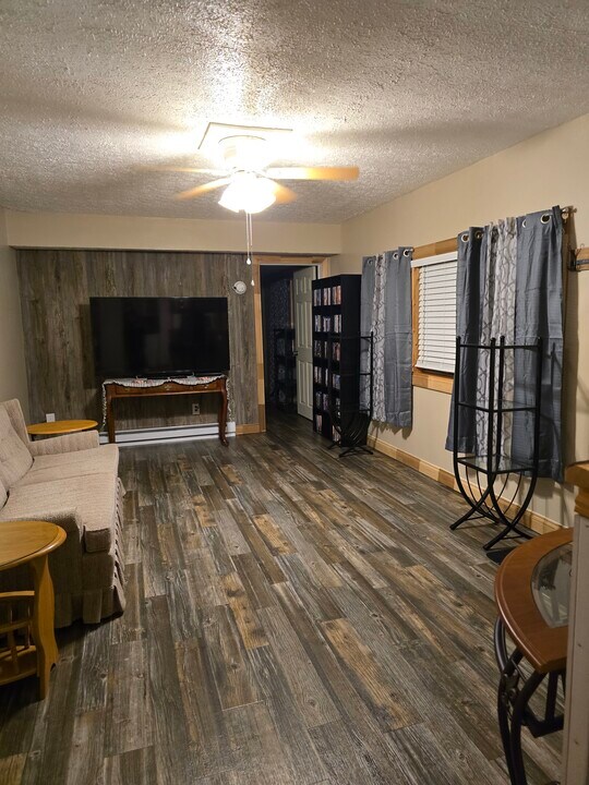 1448 Jacksboro Rd in Bronston, KY - Foto de edificio