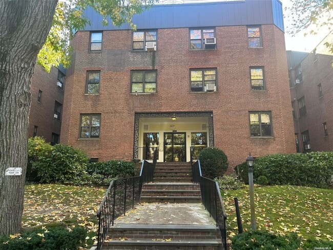 property at 12 Welwyn Rd