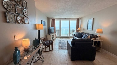 7205 Thomas Dr in Panama City Beach, FL - Building Photo - Building Photo