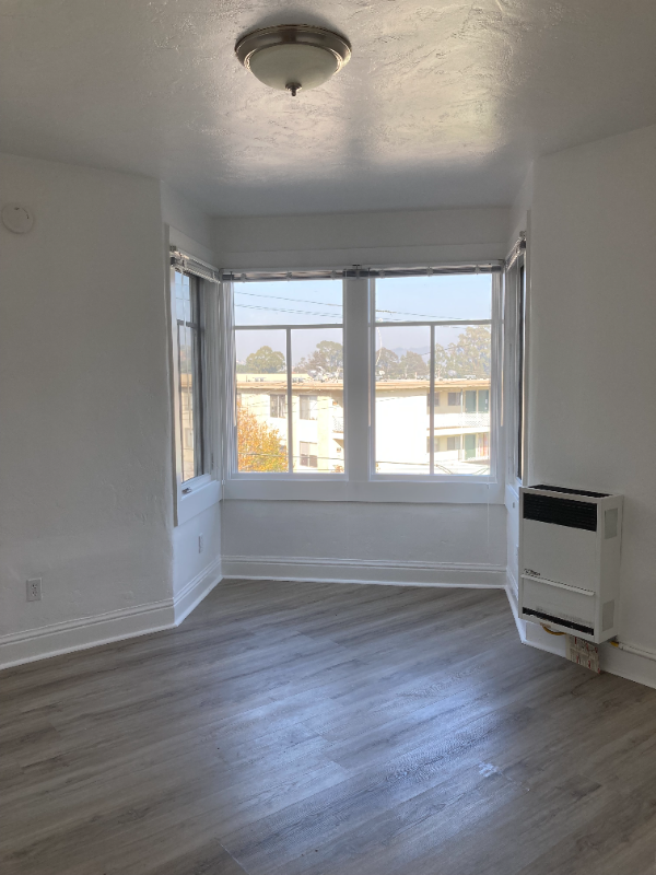 100 San Bruno Ave-Unit -Unit #9 in Brisbane, CA - Building Photo - Building Photo