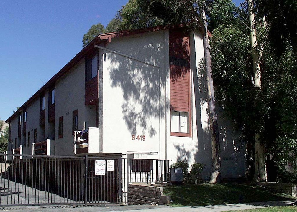 Orion Townhomes in North Hills, CA - Building Photo