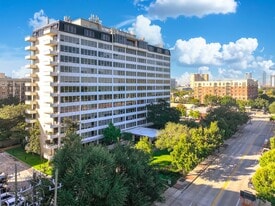 2701 Westheimer Rd in Houston, TX - Building Photo
