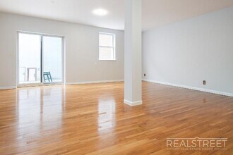 Spacious LOFT in Williamsburg with Private in Brooklyn, NY - Building Photo - Building Photo
