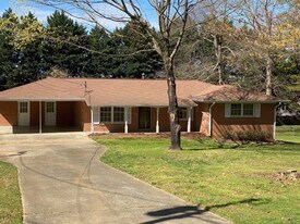 4097 Suzanne Ln in Duluth, GA - Building Photo