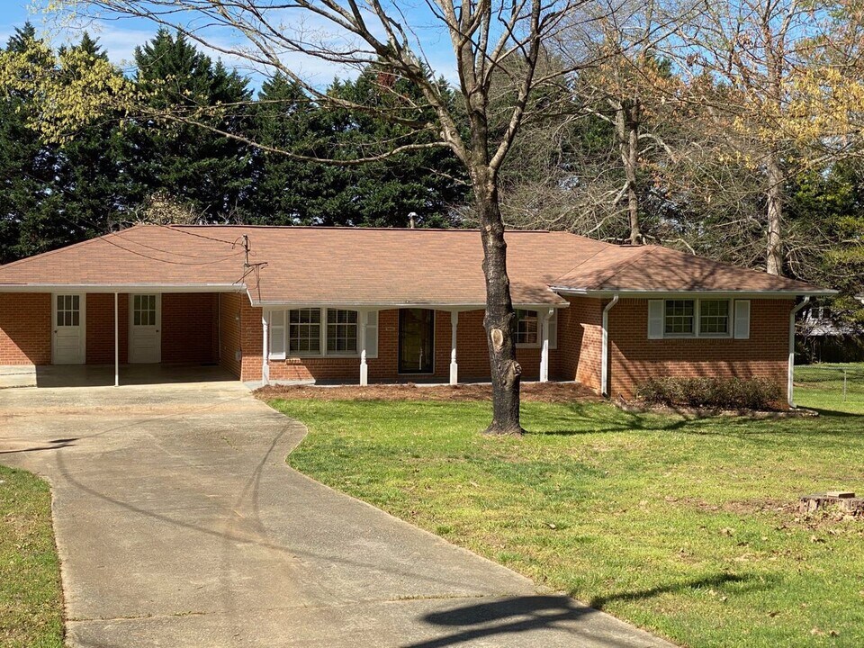 4097 Suzanne Ln in Duluth, GA - Building Photo