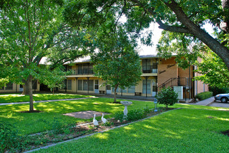 Town House Apartments in Weatherford, TX - Building Photo - Building Photo