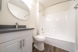 1440 Oak Dr in Vista, CA - Building Photo - Building Photo