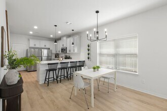 Brand New 6 Bed, 6.5 Bath, 3 Story Townhomes w/ Bonus Room & Balcony! in College Station, TX - Building Photo - Building Photo