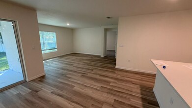 8407 Clearway Dr in Wildwood, FL - Foto de edificio - Building Photo