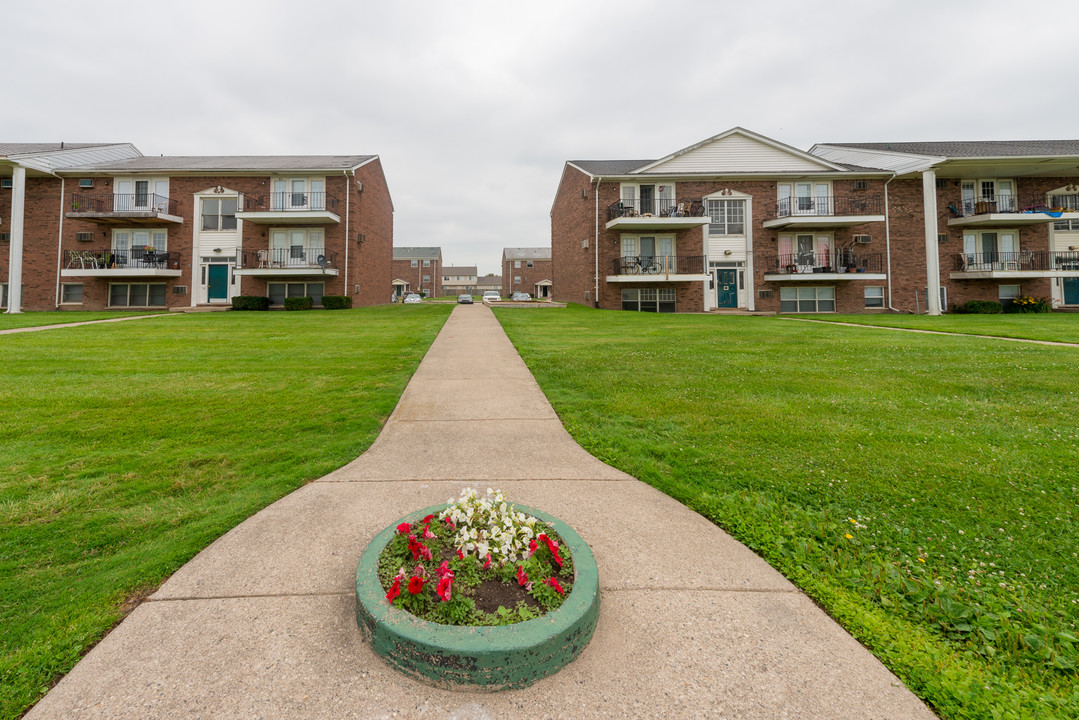 Tides on 23 in Chesterfield, MI - Foto de edificio