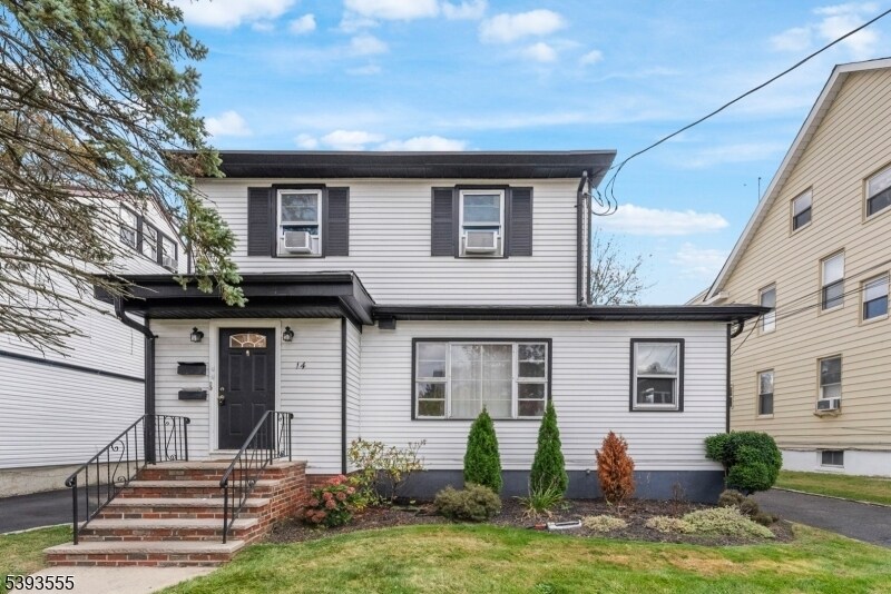 14 Brookwood Dr in Maplewood, NJ - Building Photo