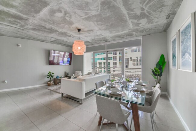 3250 NE 1st Ave in Miami, FL - Foto de edificio - Building Photo